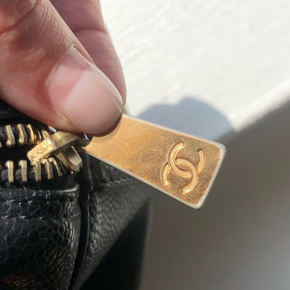 CHANEL Black Quilted Leather Bag - Picture 7 of 15